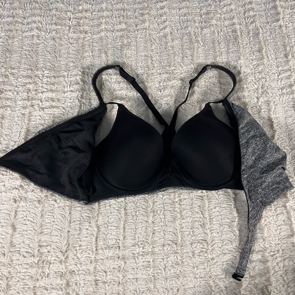 Victoria’s Secret VSX Sports Bra 34C - Picture 2 of 7